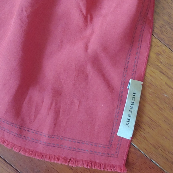 Silk burberry scarf NWOT - Picture 5 of 5
